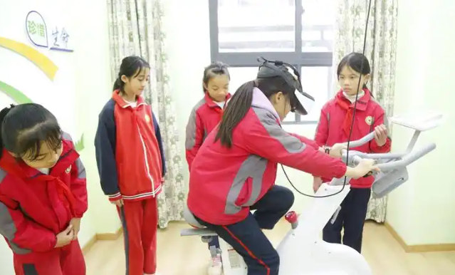 一班一学期一课将传统的心思咨询室变为充满趣味性与互动性空间