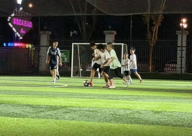 <b>学子走出教室在家校协同伙伴相伴的实践讲堂里拓展眼界</b>